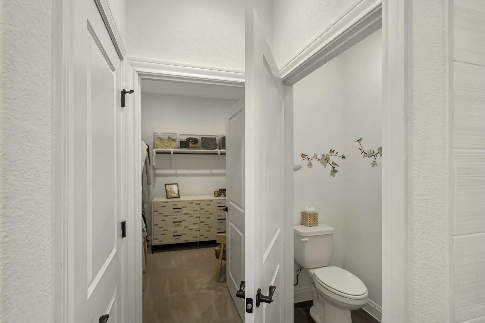 Half bath / powder room with modern fixtures